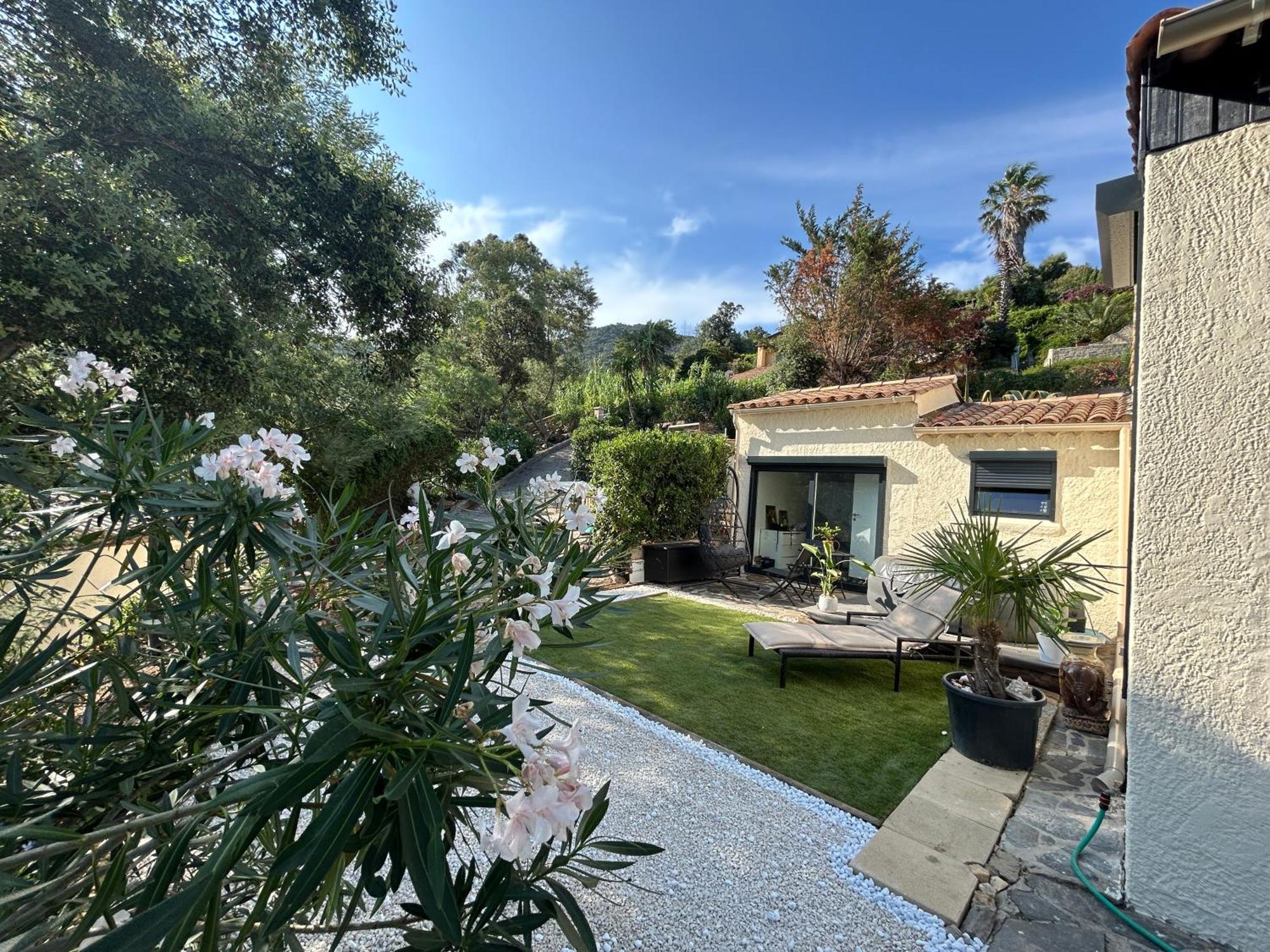 Belle Chambre Privee Avec Le Jardin Privatif Et Le Jacuzzi Cavalaire-sur-Mer Exterior photo