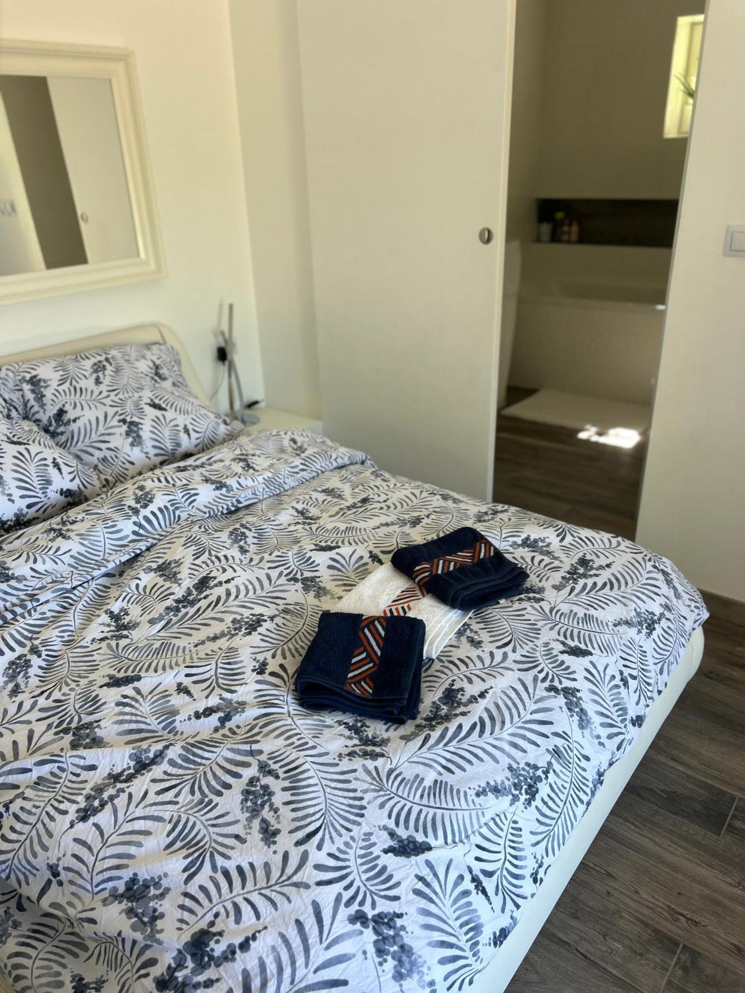 Belle Chambre Privee Avec Le Jardin Privatif Et Le Jacuzzi Cavalaire-sur-Mer Exterior photo