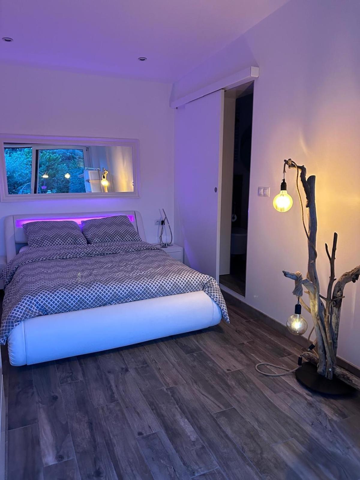 Belle Chambre Privee Avec Le Jardin Privatif Et Le Jacuzzi Cavalaire-sur-Mer Exterior photo
